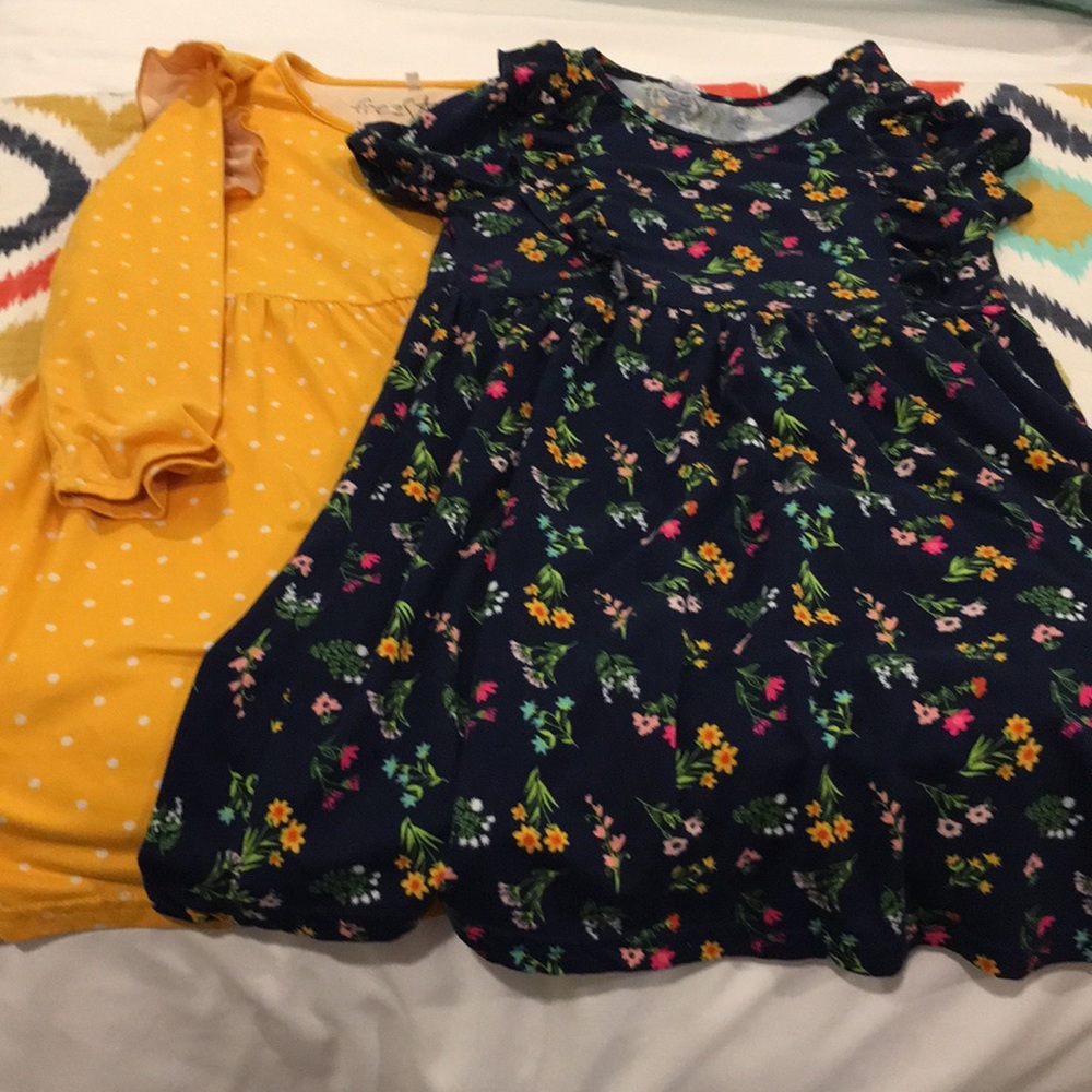 Bundle of 2 freestyle dresses long and short sleeve